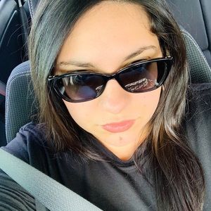 Meet your Posher, Cassandra